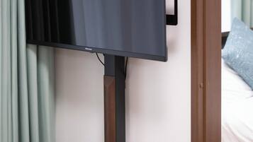 Deluxe Condo, 2 Bedrooms, Balcony, City View | Interior