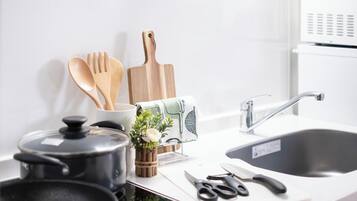 Classic Triple Room, 1 Double Bed with Sofa bed, Balcony, City View | Private kitchen | Fridge, microwave, stovetop, cookware/dishes/utensils