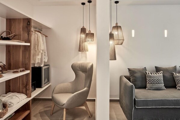 Living area - Rena Suites (Santorini)