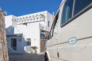 Property grounds - Rena Suites (Santorini)