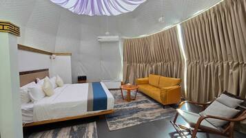 Caja de seguridad en la habitación y escritorio