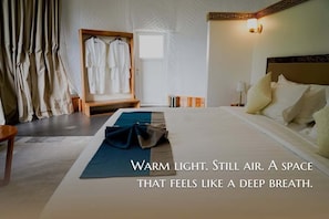 Caja de seguridad en la habitación y escritorio