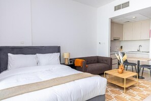 Iron/ironing board, free WiFi - Bloomfields Stu Waterfront Studio (Abu Dhabi)