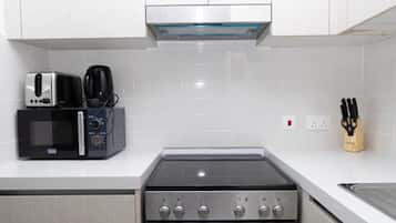 Apartment, Balcony, Canal View | Private kitchen | Electric kettle, toaster