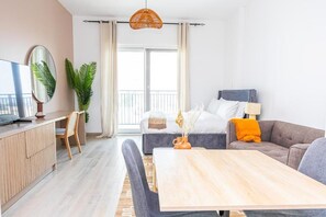 Living area - Bloomfields Stu Waterfront Studio (Abu Dhabi)