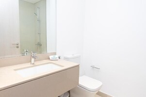 Apartamento, sacada, vista para o canal | Banheiro