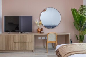 Apartamento, balcón, vistas al canal | Tabla de planchar con plancha y wifi gratis