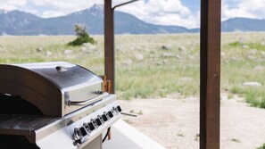 Property grounds - Moss Rock Ridge | Quiet Luxury in Paradise Valley - close to Yellowstone NP (Livingston)