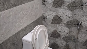 Dusj, håndklær, såpe og sjampo