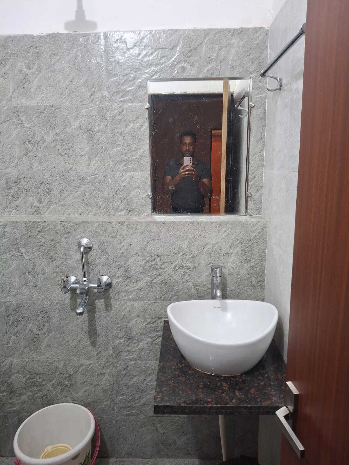 Deluxe Double Room | Bathroom | Shower, towels, soap, shampoo