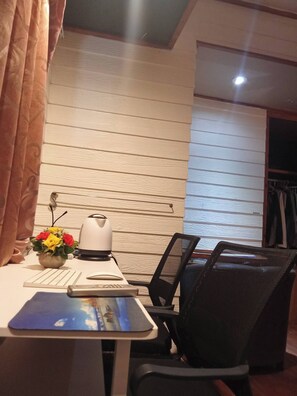 Interior - Spacious City-View Apartment with Modern Amenities in Krung Thep (Krung Thep Maha Nakhon)