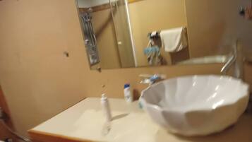 Shower, towels