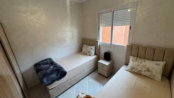 3 bedrooms, internet, bed sheets, wheelchair access