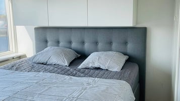 Iron/ironing board, internet, bed sheets