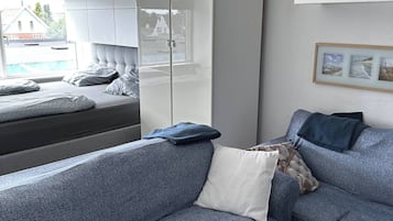 Iron/ironing board, internet, bed sheets