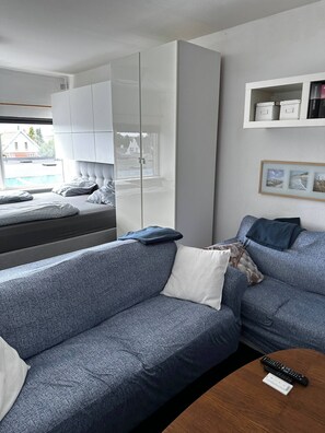 Fer et planche à repasser, accès Internet, draps fournis