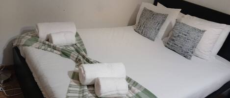 4 bedrooms, Internet, bed sheets