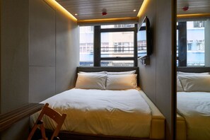 Desk, free WiFi - M plus (Kowloon)