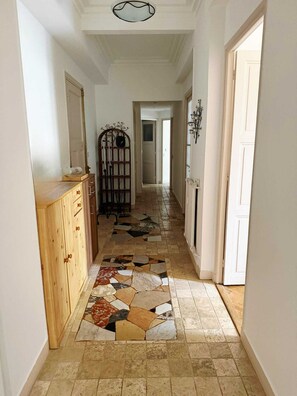 Interior - Nice center 4-room apartment with air conditioning (Nice)
