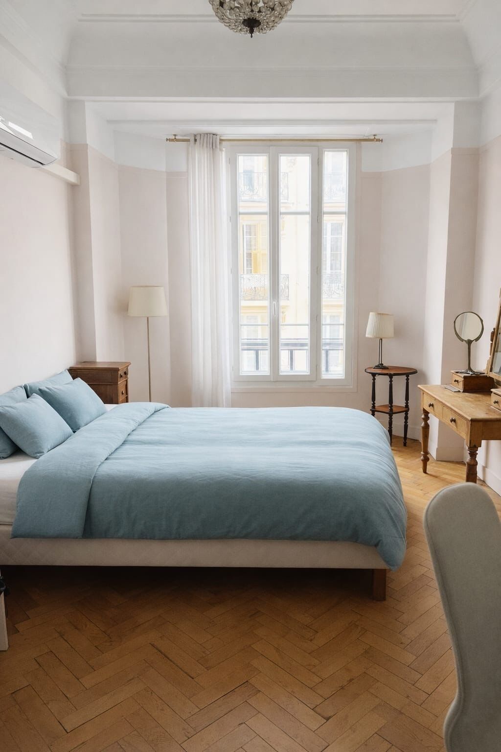 Iron/ironing board, WiFi, bed sheets