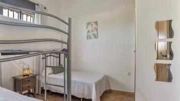 House | 2 bilik tidur, seterika/papan seterika, cadar katil