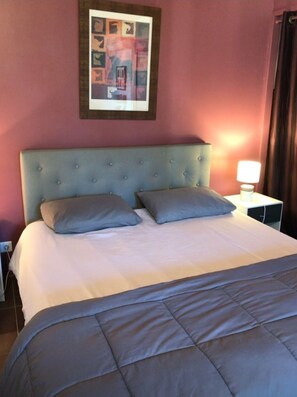 5 bedrooms, iron/ironing board, WiFi, bed sheets