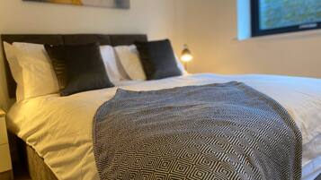 1 slaapkamer, een strijkplank/strijkijzer, gratis wifi