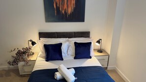 2 bedrooms, iron/ironing board, free WiFi - Well-Located 2-Bed Flat, Old Town (Swindon)