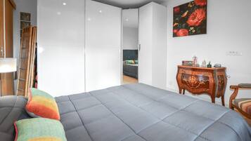3 bedrooms, iron/ironing board, free WiFi