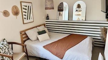 Estudio de diseño | Tabla de planchar con plancha, wifi gratis, ropa de cama