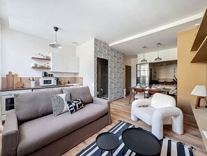 Comfort Apartment, Non Smoking | Living area - SacresappartsLib (Reims)