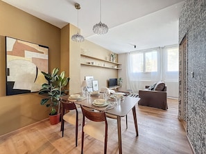 Le Pétillant Champenois | Interior - SacresappartsLib (Reims)