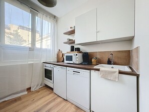 Comfort Apartment, Non Smoking | Private kitchen - SacresappartsLib (Reims)