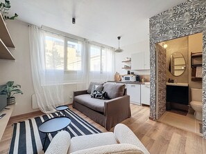 Comfort Apartment, Non Smoking | Living area - SacresappartsLib (Reims)