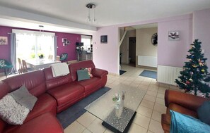 TV, ping pong - 3 bedroom cozy home in Roquetoire (Roquetoire)