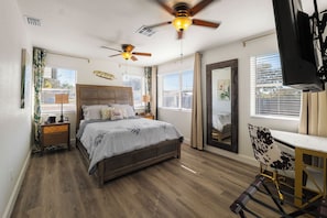 3 bedrooms, iron/ironing board, travel cot, free WiFi - Frog & Monkey Nest: golfing, beaches, downtown Palm Harbor (Palm Harbor)