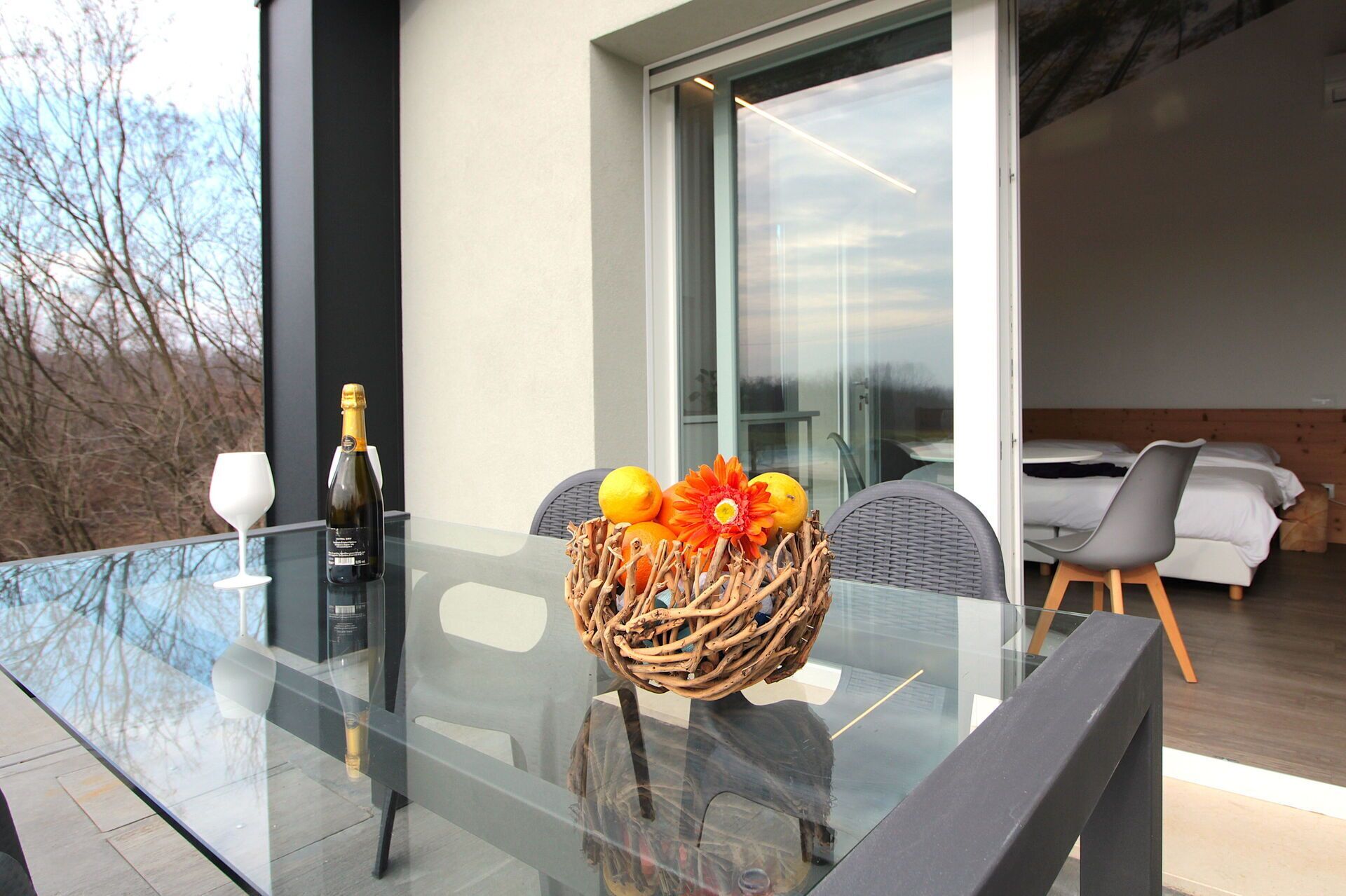 Iron/ironing board, travel cot, free WiFi