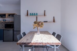 Apartment, 2 Schlafzimmer, Gartenblick | Speisen