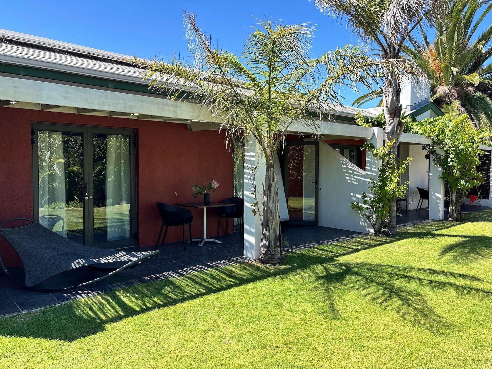 Apartment, 2 Schlafzimmer, Gartenblick | Speisen im Freien