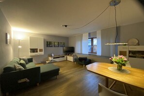Smart TV, DVD player, books - Holiday apartment with 1 bedroom (Edertal)