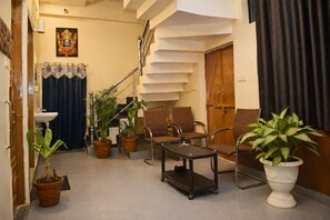 Front of property - evening/night - Shri Ladli Krishna Kunj Homestay Near Ram Mandir AYODHYA (Ayodhya)