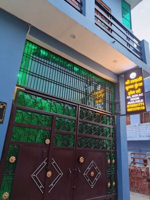 Exterior detail - Shree Ladli Krishna Kunj Homestay (Ayodhya)