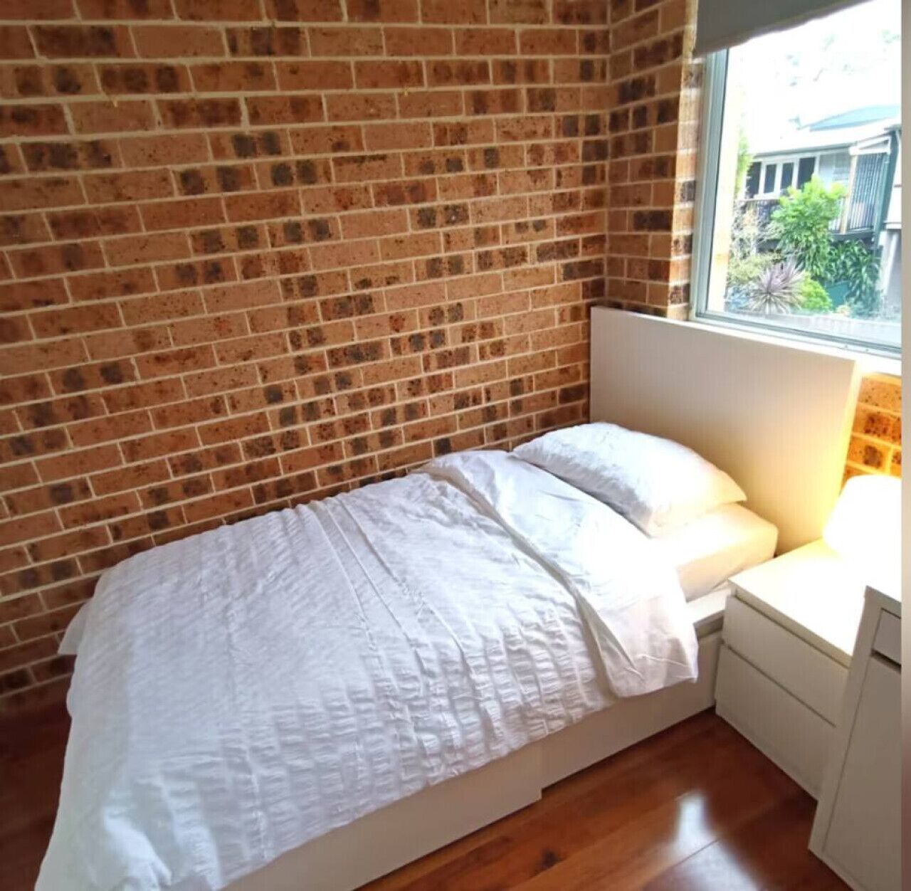 3 bedrooms, desk, WiFi, bed sheets