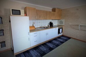 Fridge, microwave, oven, stovetop - Holiday apartment with 1 bedroom (Wertach)