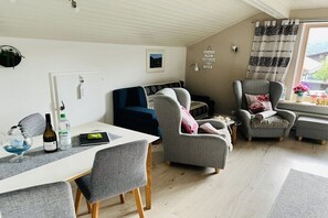 Smart TV, DVD player, books, stereo - Holiday apartment with 2 bedrooms (Reit im Winkl)