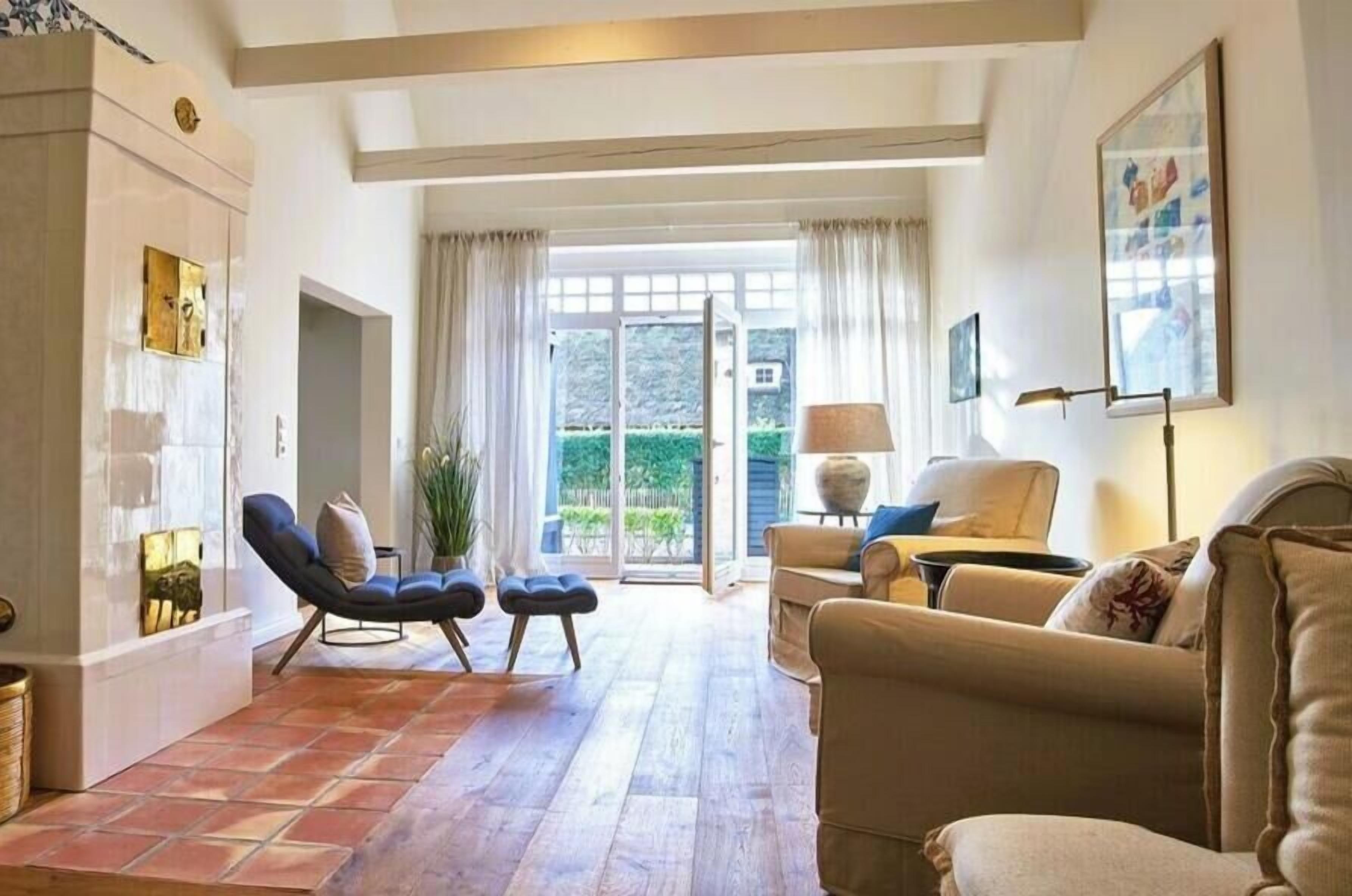 تلفزيون ذكي، مدفأة، ستيريو