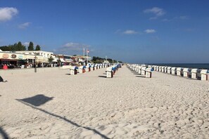 On the beach - Holiday home in Grömitz with swimming pool (Grömitz)