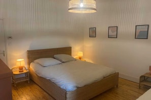 4 bedrooms - Charming French Countryside Escape with Pool (Barry d'Islemade)