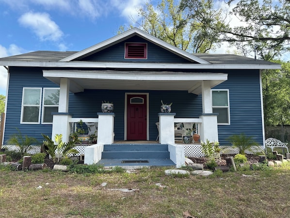 Exterior - Delightful 2-bedroom house with AC in sunny Tampa (Tampa)