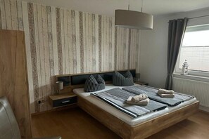 4 bedrooms, iron/ironing board, travel cot, free WiFi - Pool house by the lighthouse (Bastorf)